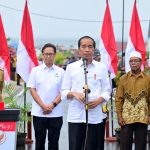 Presiden Jokowi dalam peresmian Pelaksanaan Inpres Jalan Daerah di Banggai Kepulauan Sulawesi Tengah